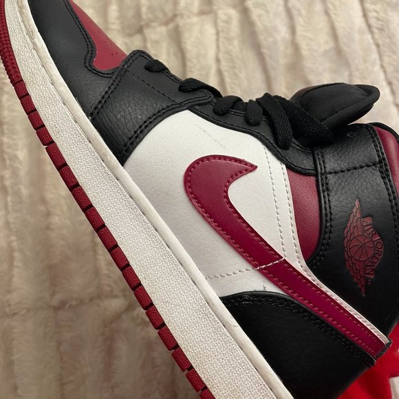 Jordan 1 Mid Gym Red Black White - Picture 6 of 6